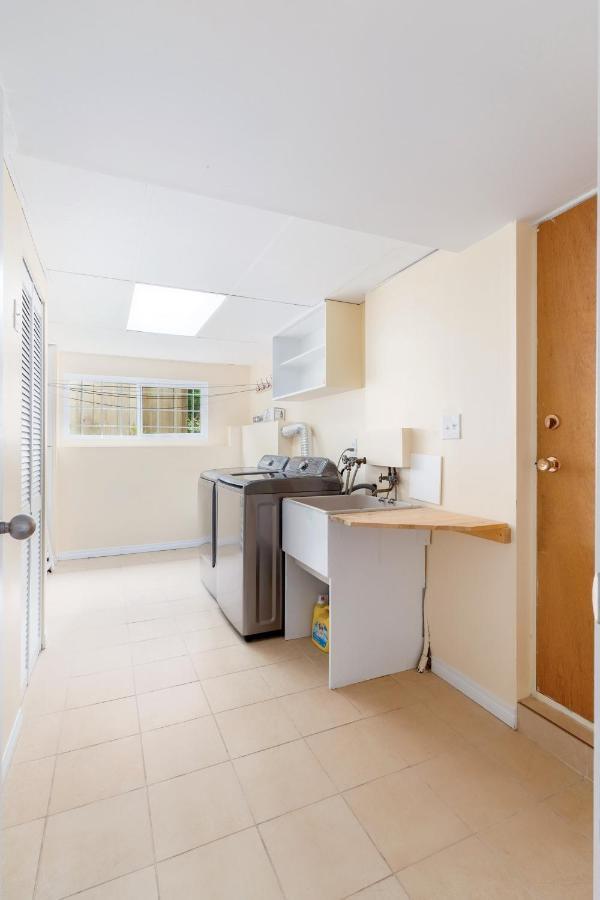 Lovely 3 Bedroom Port Moody Spacious Home 6 People Free Parking Eksteriør billede
